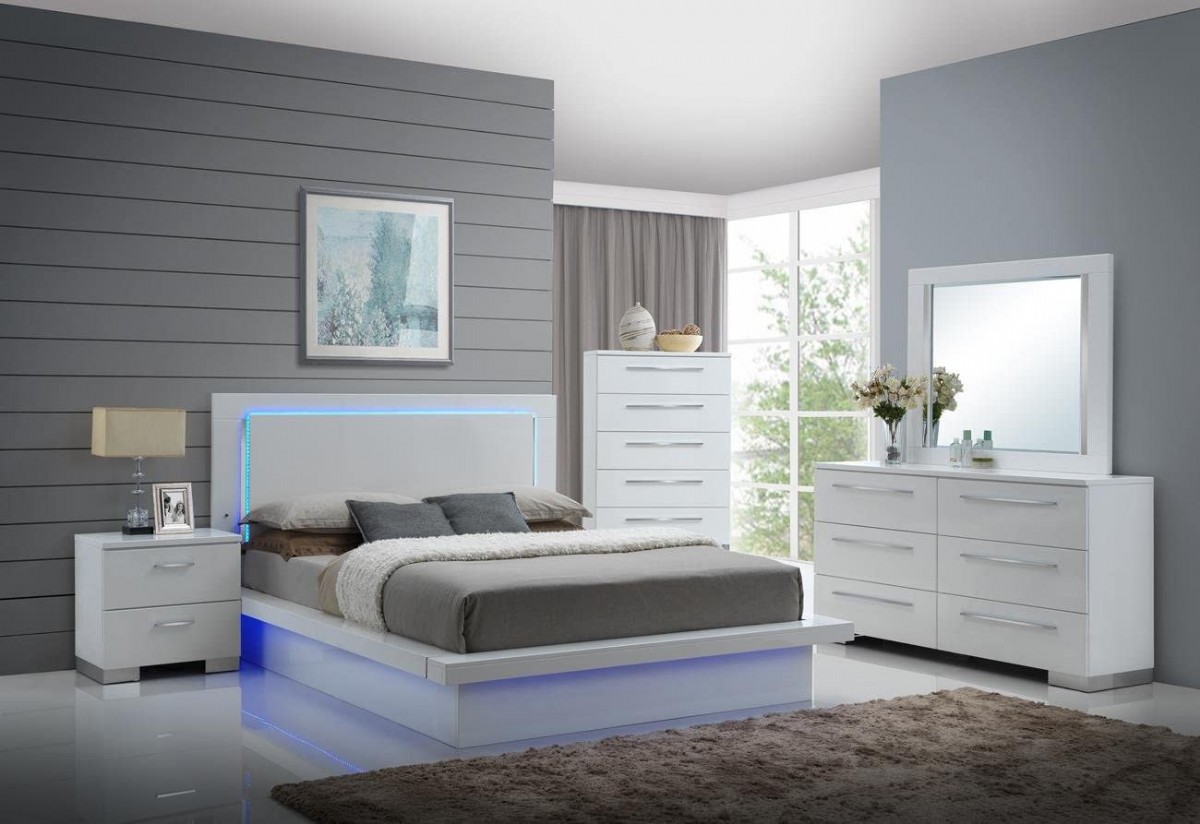 Beyaz Işıklı Yatak Odası Takımı Lüks Modern Yatak Odası Mobilyaları